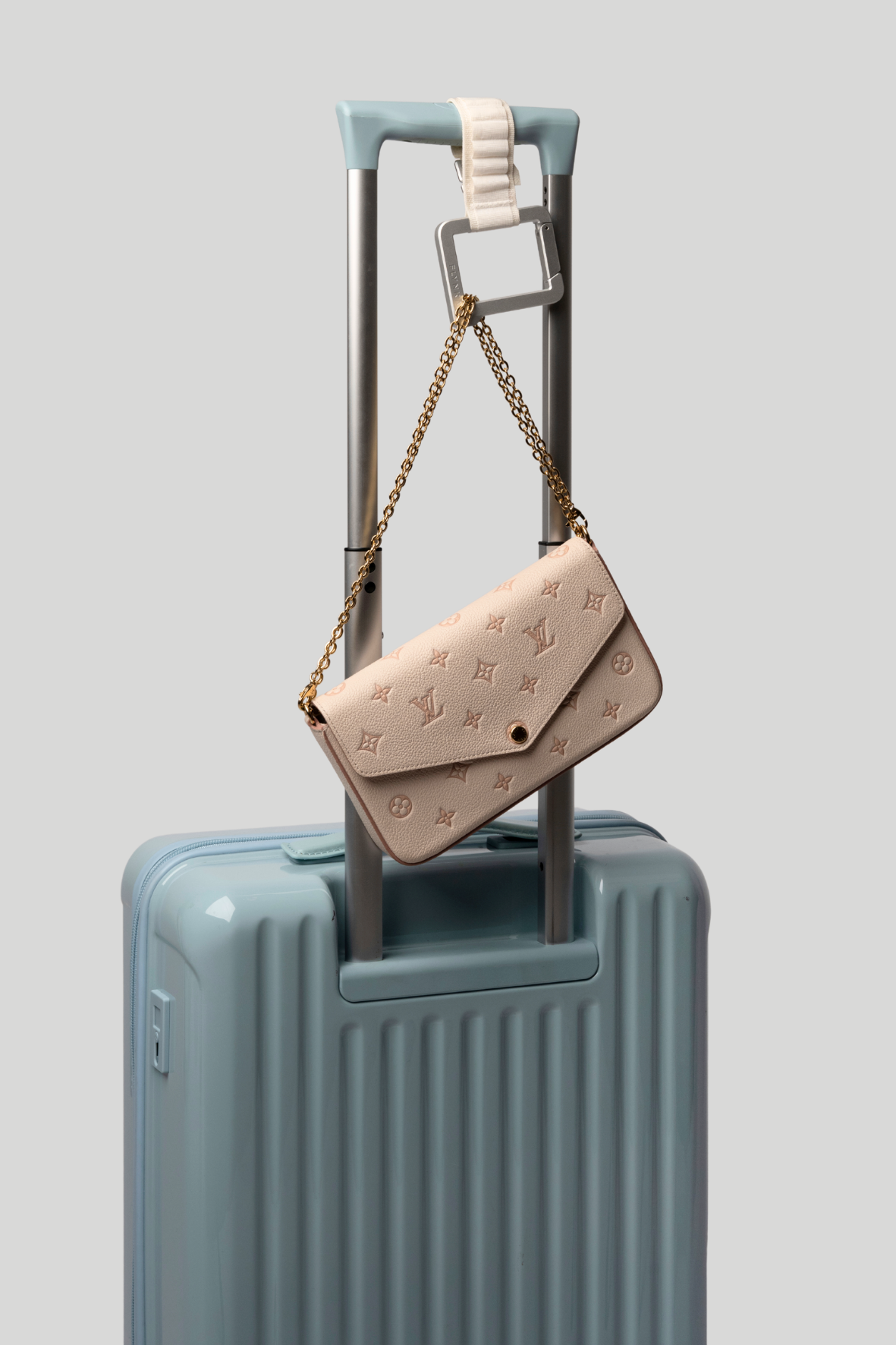 Urban Travel Carabiner - Off White